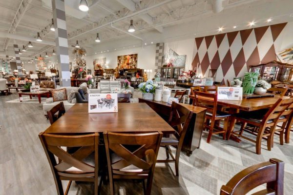 Bob’s Discount Furniture – Mỹ