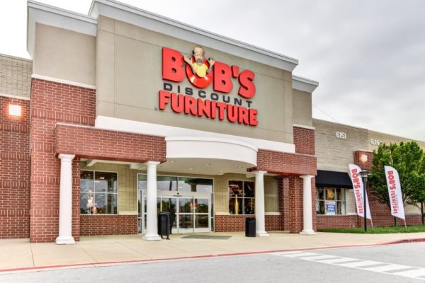 Bob’s Discount Furniture – Mỹ