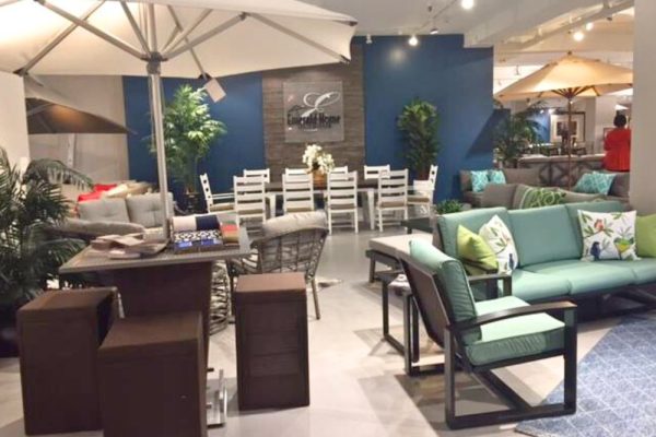 Emerald Home Furnishings – Mỹ