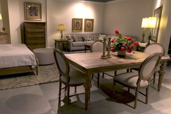 Emerald Home Furnishings – Mỹ