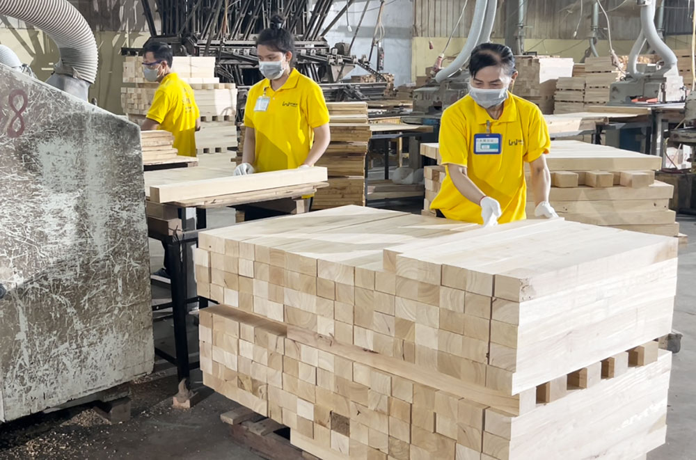 Sản xuất các chi tiết sản phẩm với phôi gỗ cao su