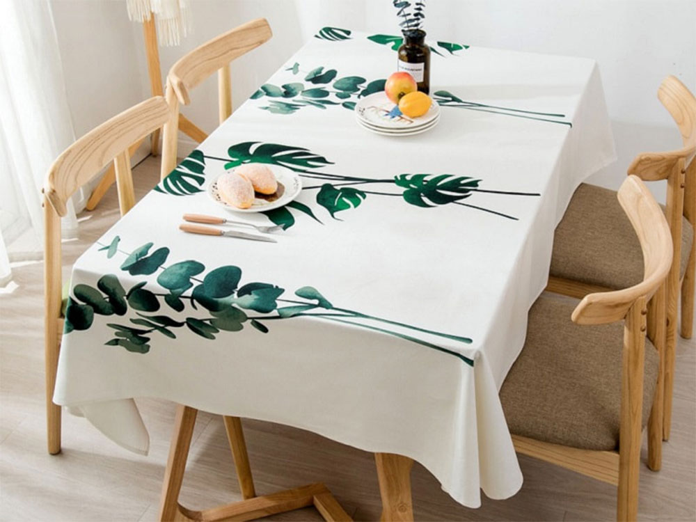 Trang trí bàn ăn bằng khăn trải bàn đẹp