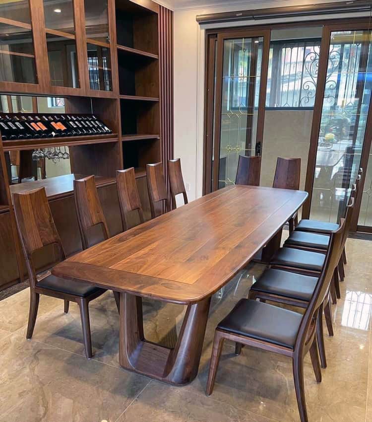 Bàn ăn chữ nhật phù hợp với phòng dài hẹp