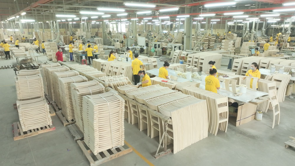 Nhà máy sản xuất bàn ghế gỗ Gia Gia Phát Furniture